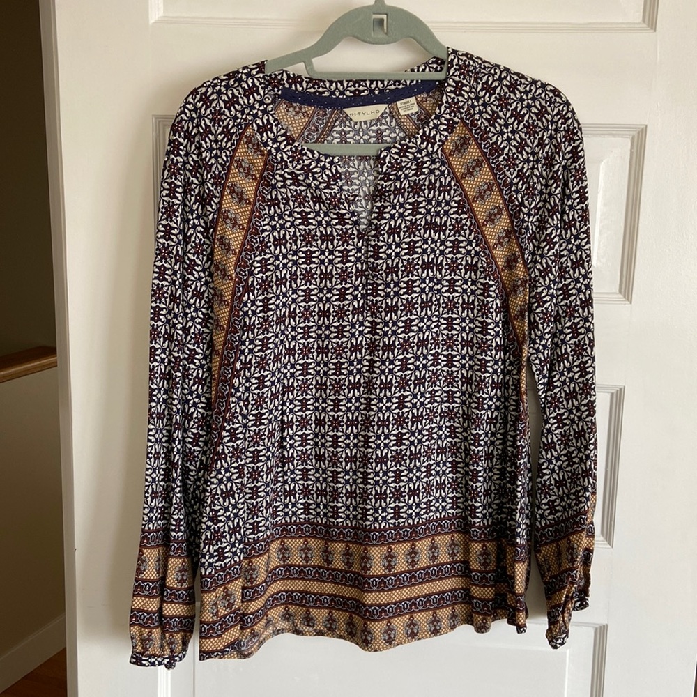 Beautiful pullover blouse